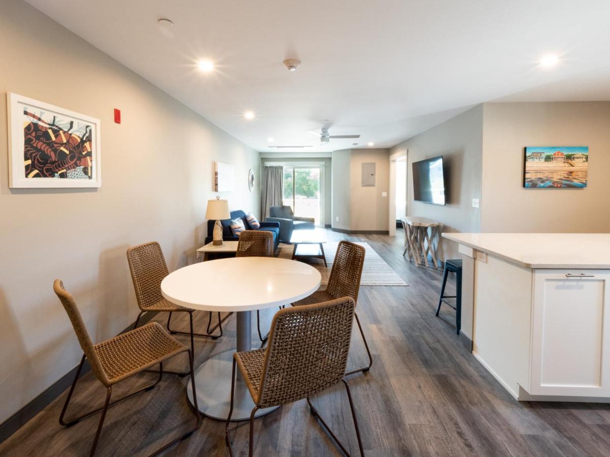 Long Beach Suites Gloucester Eksteriør billede