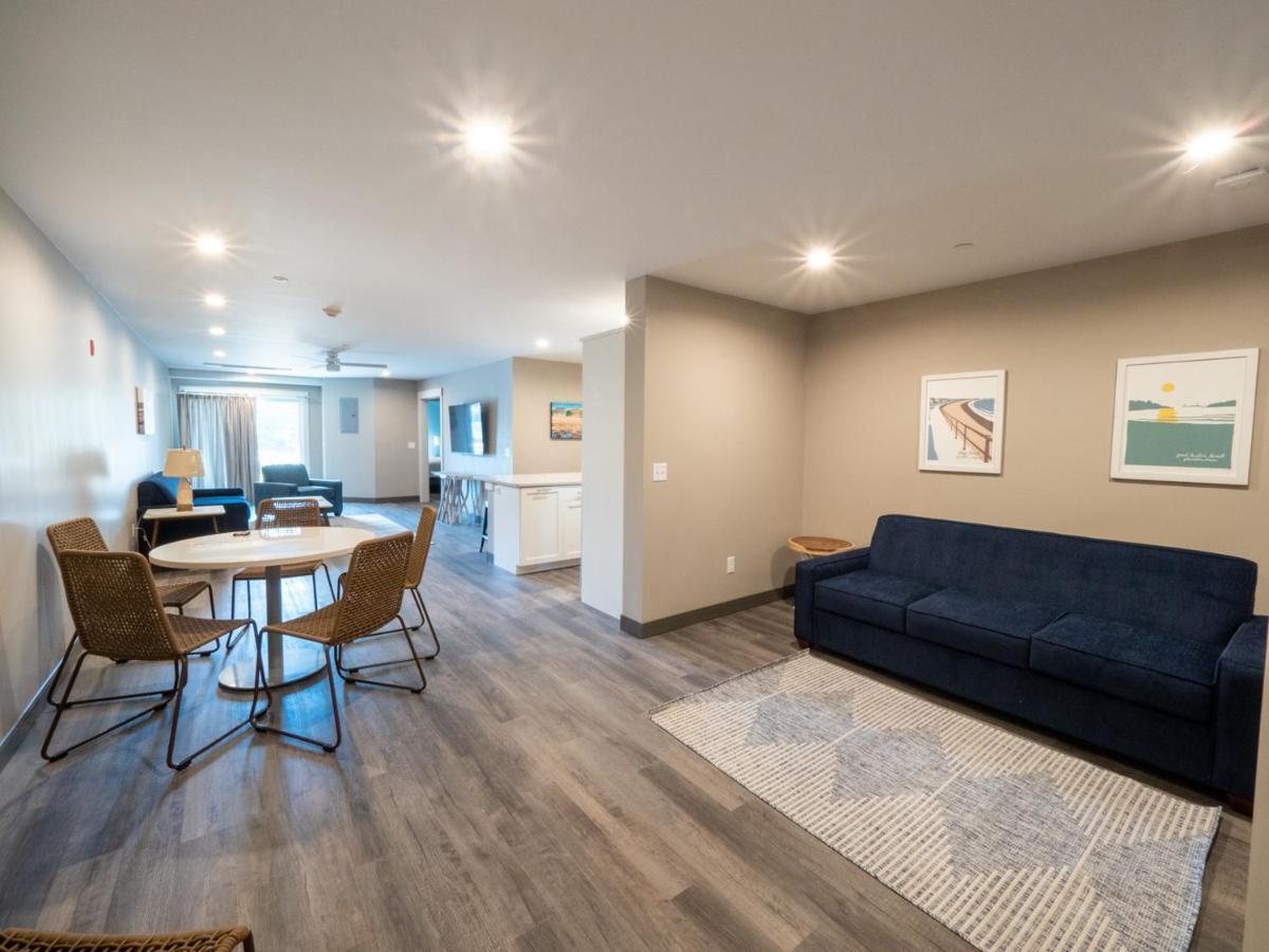Long Beach Suites Gloucester Eksteriør billede